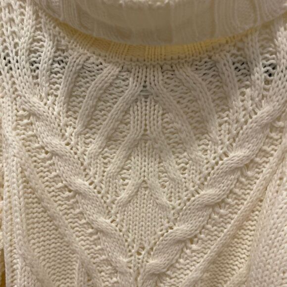 NEW American Rag Turtleneck Cold Shoulder Cream Sweater.Size S - Picture 8 of 11
